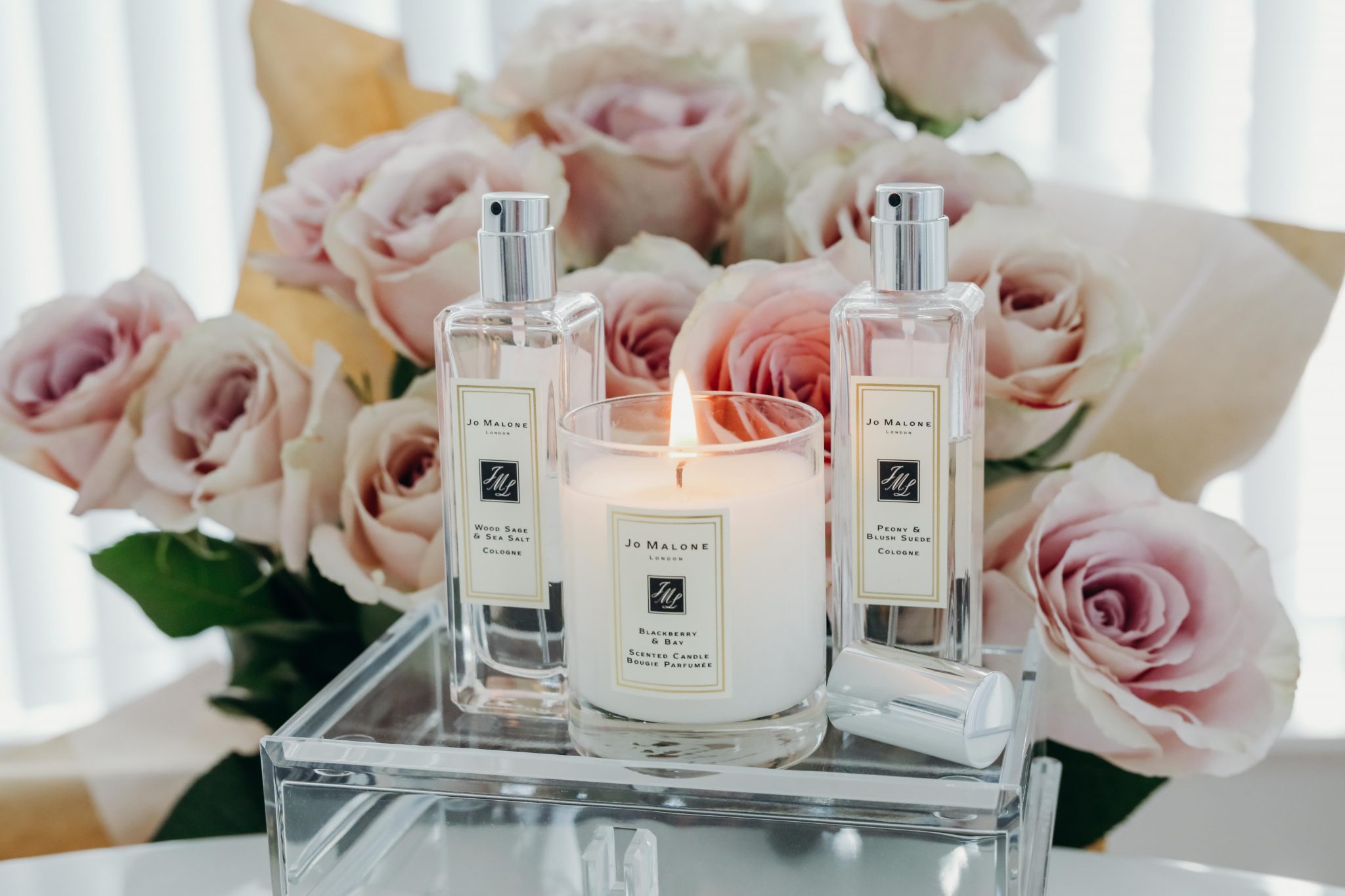 Jo Malone Blackberry & Bay Scented Candle 200g เทียนหอมสุดหรู กลิ่นจากผลแบล็คเบอร์รี่ คละเคล้ากับความหอมจากใบ bay และไม้ brambly จนได้เป็นกลิ่นที่มีความสดชื่นและเขียวขจีในแบบฟรุตตี้